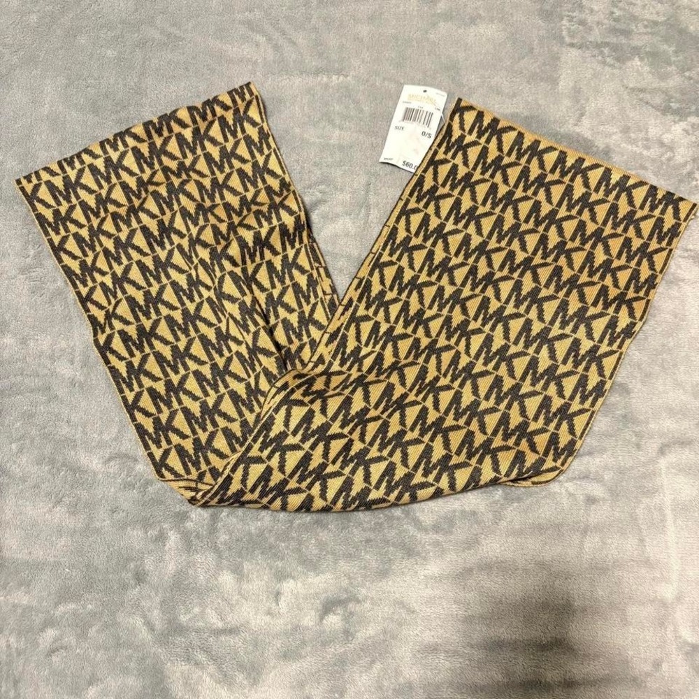 Michael Kors circle scarf